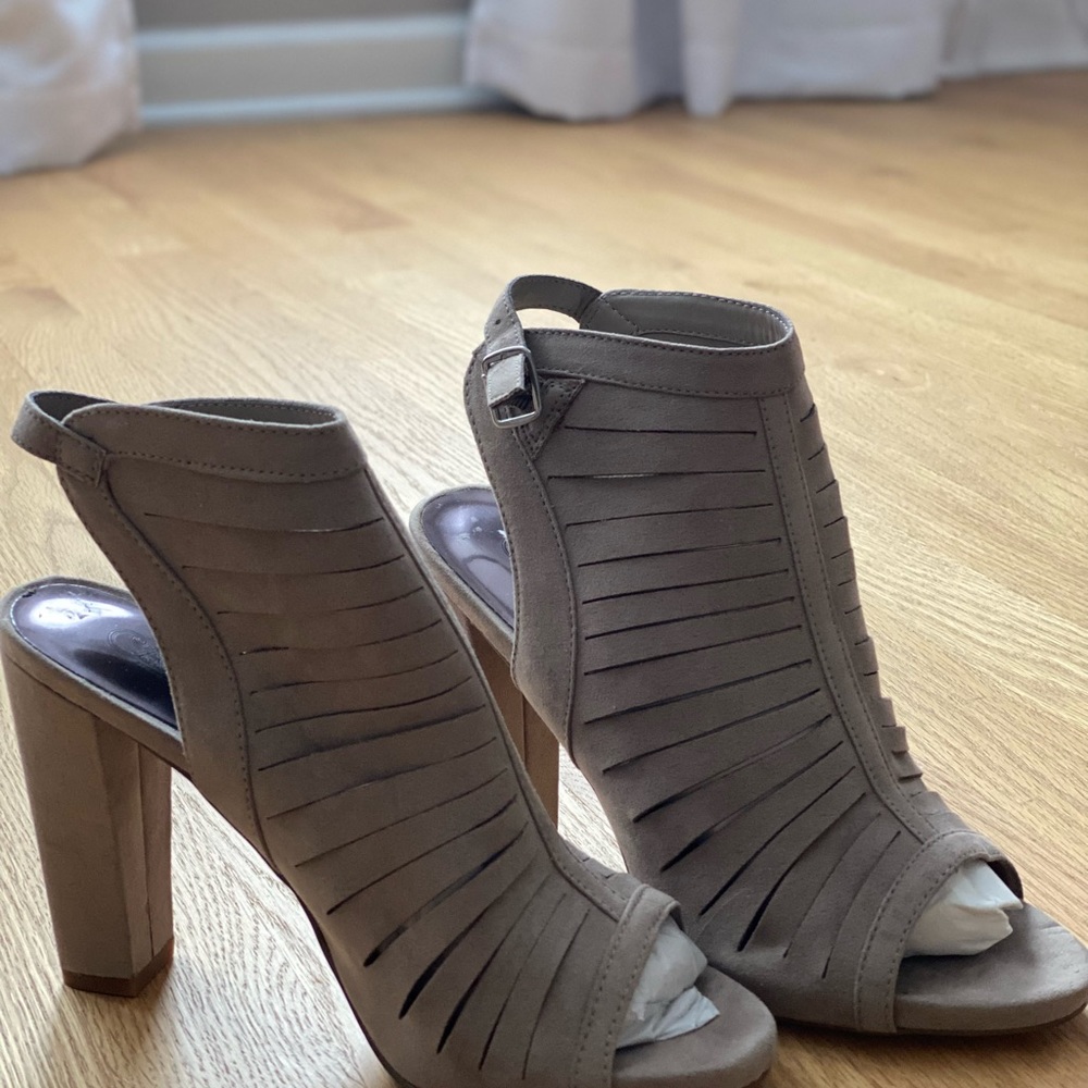 Cute and casual Faux suede sandal chunky 4inch heel. No tags but never worn.